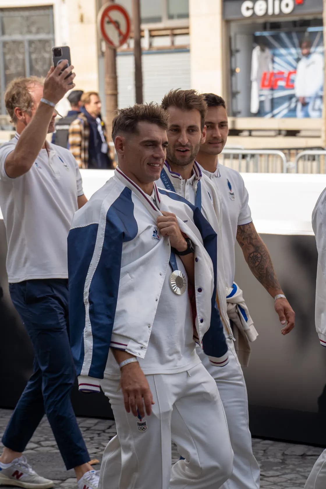 Athlètes médaillés lors du défilé, Paris 2024