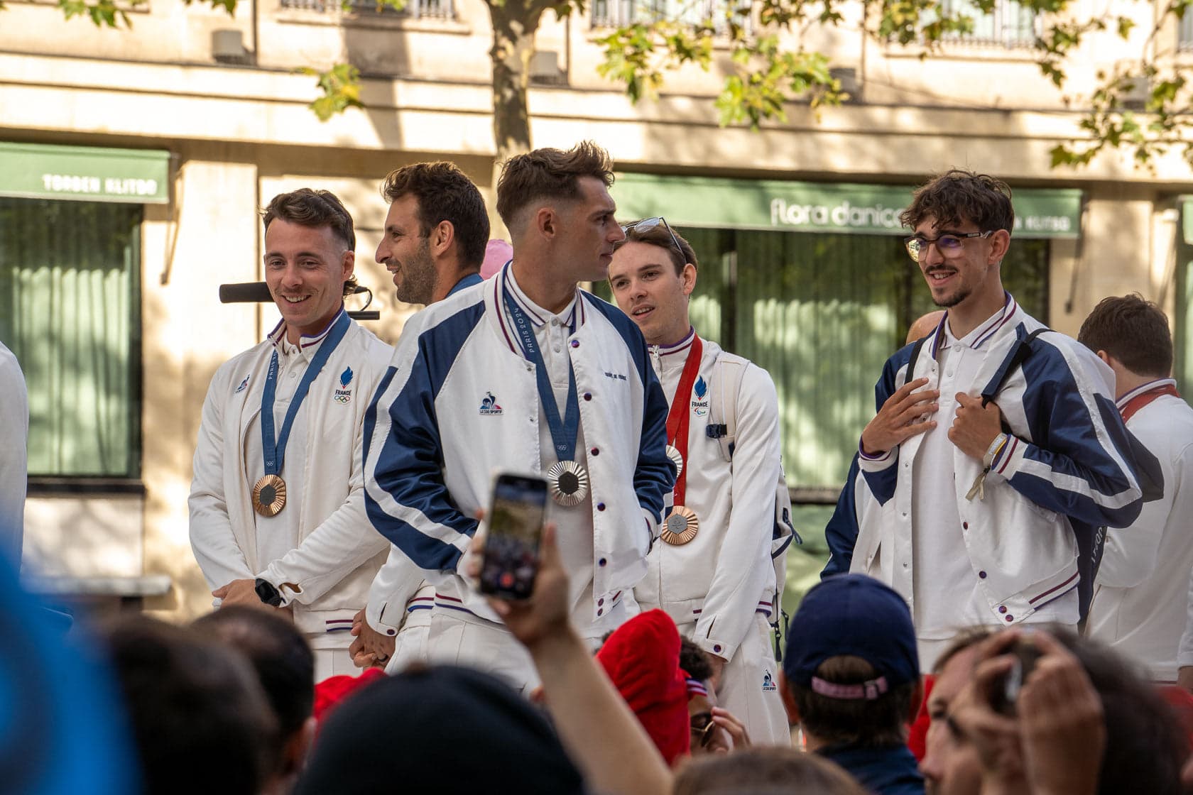 Romain Mahieu et athlètes à la Parade des Champions