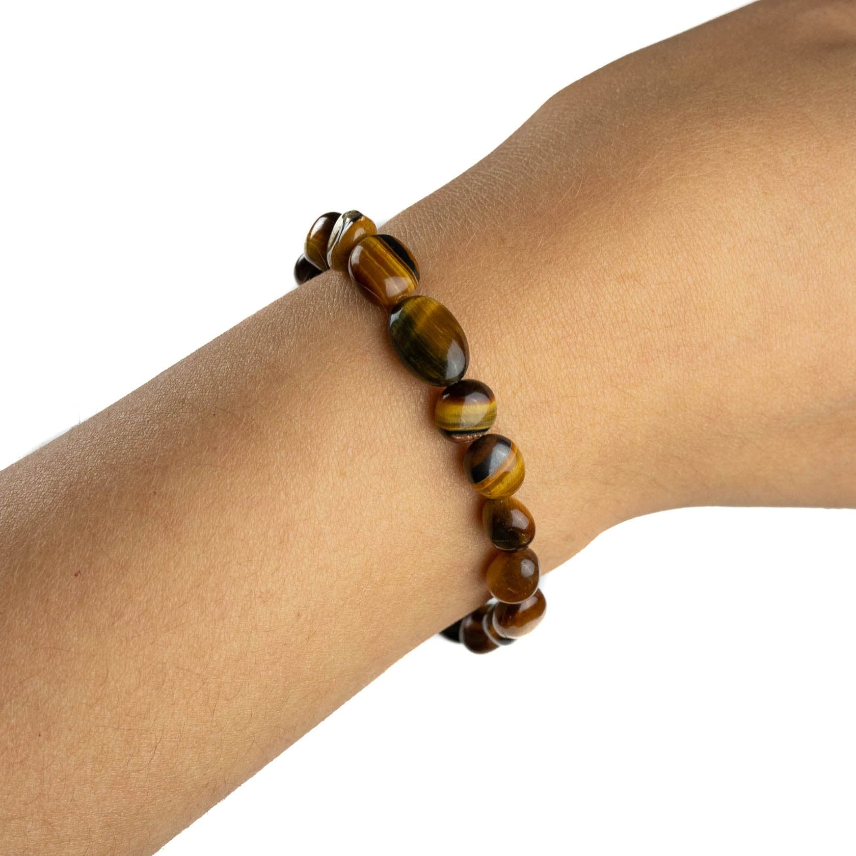 Photographie professionnelle de packshot produit pour bracelet en œil de tigre porté au poignet