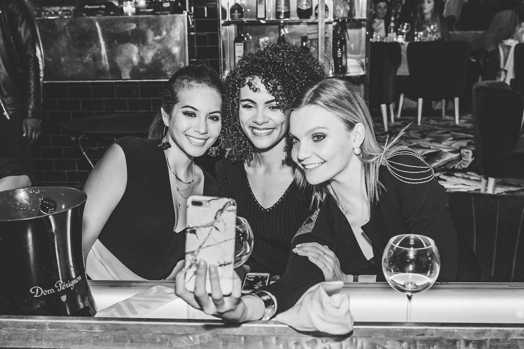 Vaimalama Chaves, Miss France 2019, et Anaëlle Chrétien en selfie.