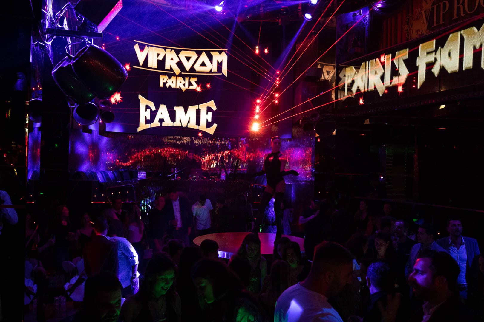 Vue d'ensemble de la VIP Room, mettant en valeur le décor élégant