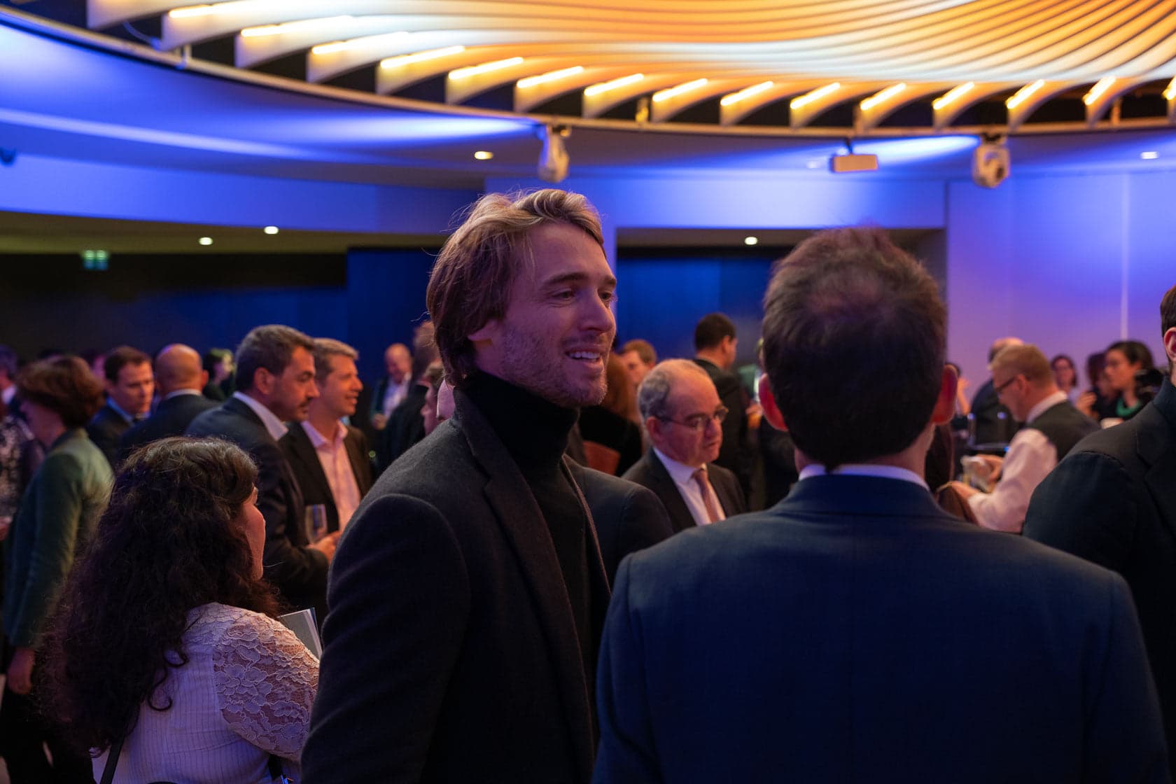 Cocktail networking lors d'une soirée d'entreprise